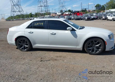 2022 Chrysler 300 S z USA, uszkodzony, nr VIN 2C3CCABG6NH146866